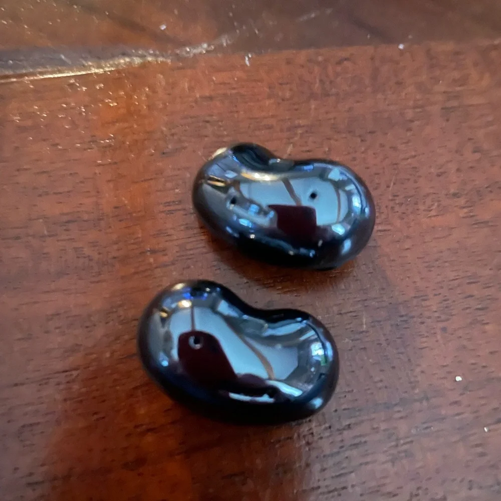 Samsung galaxy buds live. ear buds, black. Almost new. Used maybe 2x. No charger